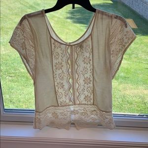 Super cute detailed cream top